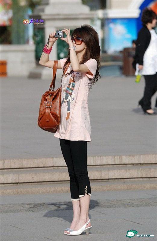 <em>东北妹纸好</em>漂亮 街拍哈尔滨美女 美腿控速速赶