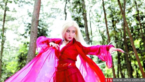 <em>白发</em>魔女 边拍边播? 知情人:不符合审片制度-张