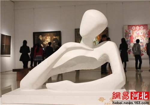 获奖提名作品——雕塑《母爱——呵护》