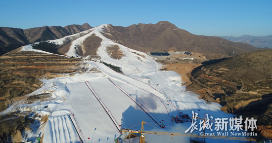 中国·涞源"七山杯"首届滑雪节在保定市涞源县开幕,海拔1300余米,雪道