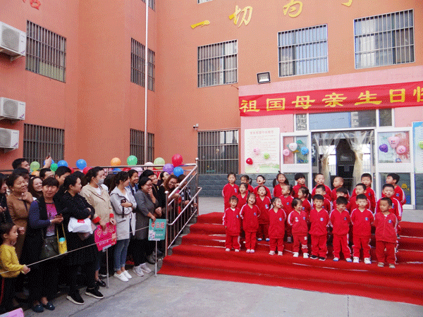 1538305163903581.gif 孩子们演唱歌曲2.gif