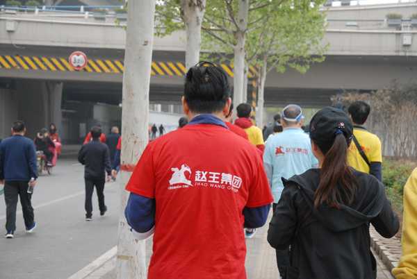 1555146431163520.jpg 行進中2.jpg