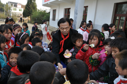 贫困生人均年收入_贫困生认定人均年收入(3)
