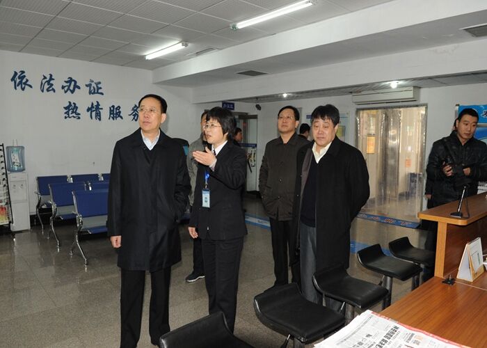 闫五一书记到司法行政基层单位现场办公