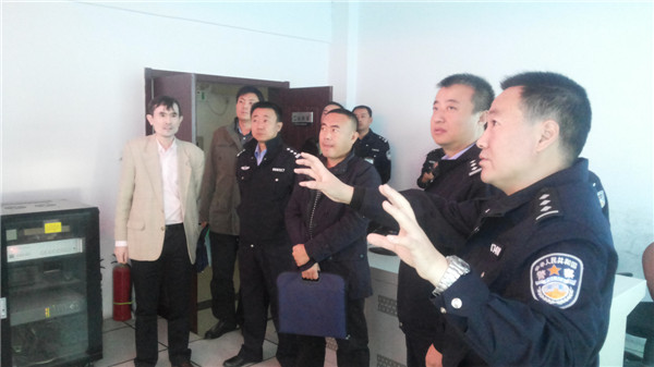 省高院打黑除恶督导组深入明德北派出所检查督导工作