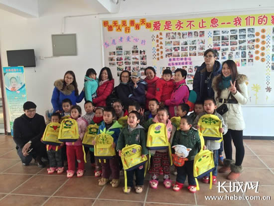 河北阳光公益志愿协会志愿者探望慰问赵县孤儿院
