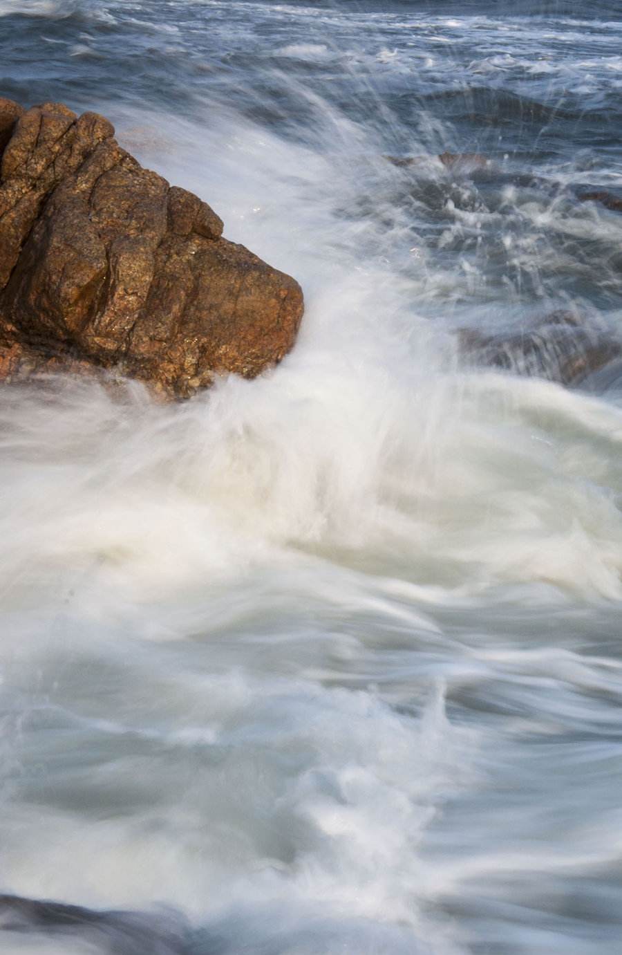 《浪淘沙·北戴河》的解释