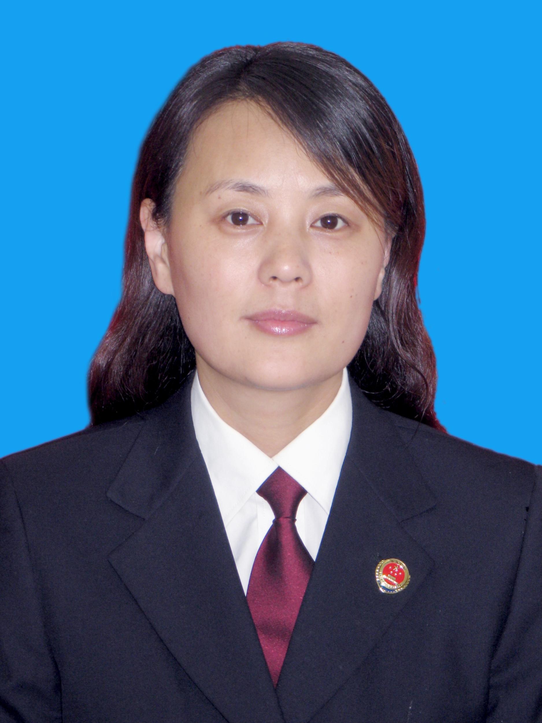 程莉,女,1971年11月出生,中共党员,大学学历,现任秦皇岛市人民检察院