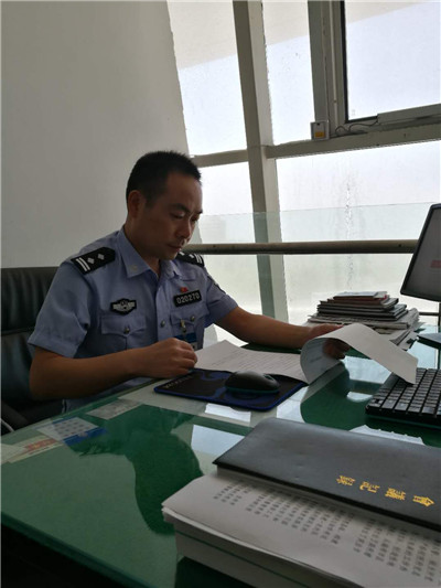 基本信息:男,40岁,中共党员,三级警督.