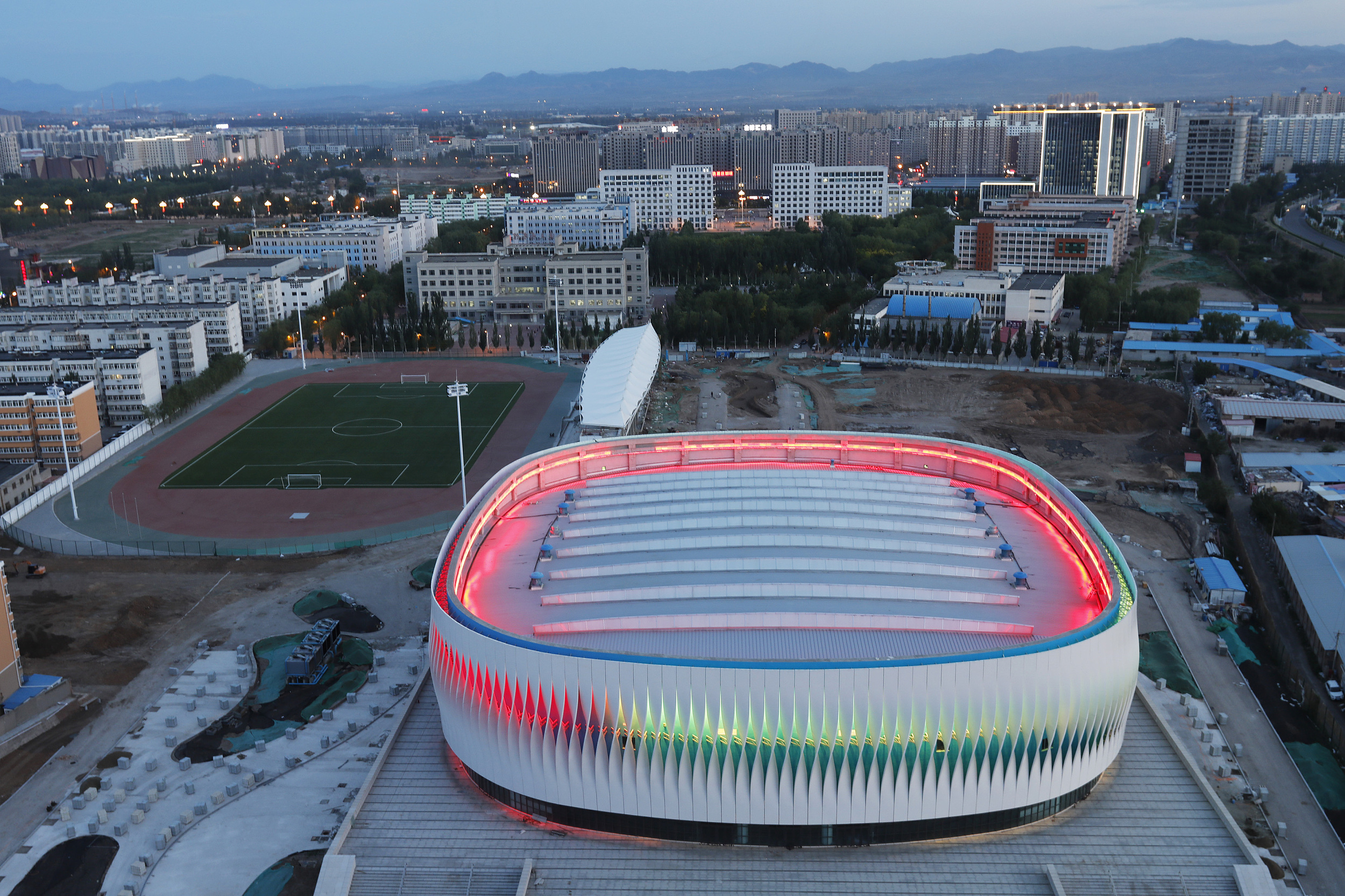河北首个穹顶结构体育馆亮化