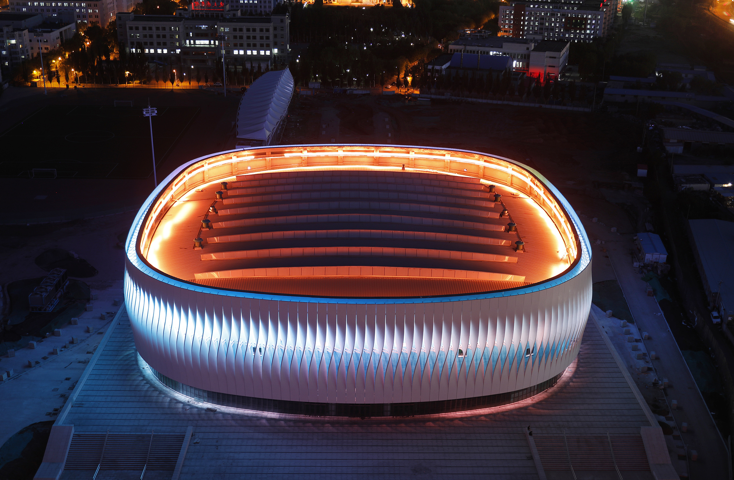 河北首个穹顶结构体育馆亮化--长城网-河北网信网