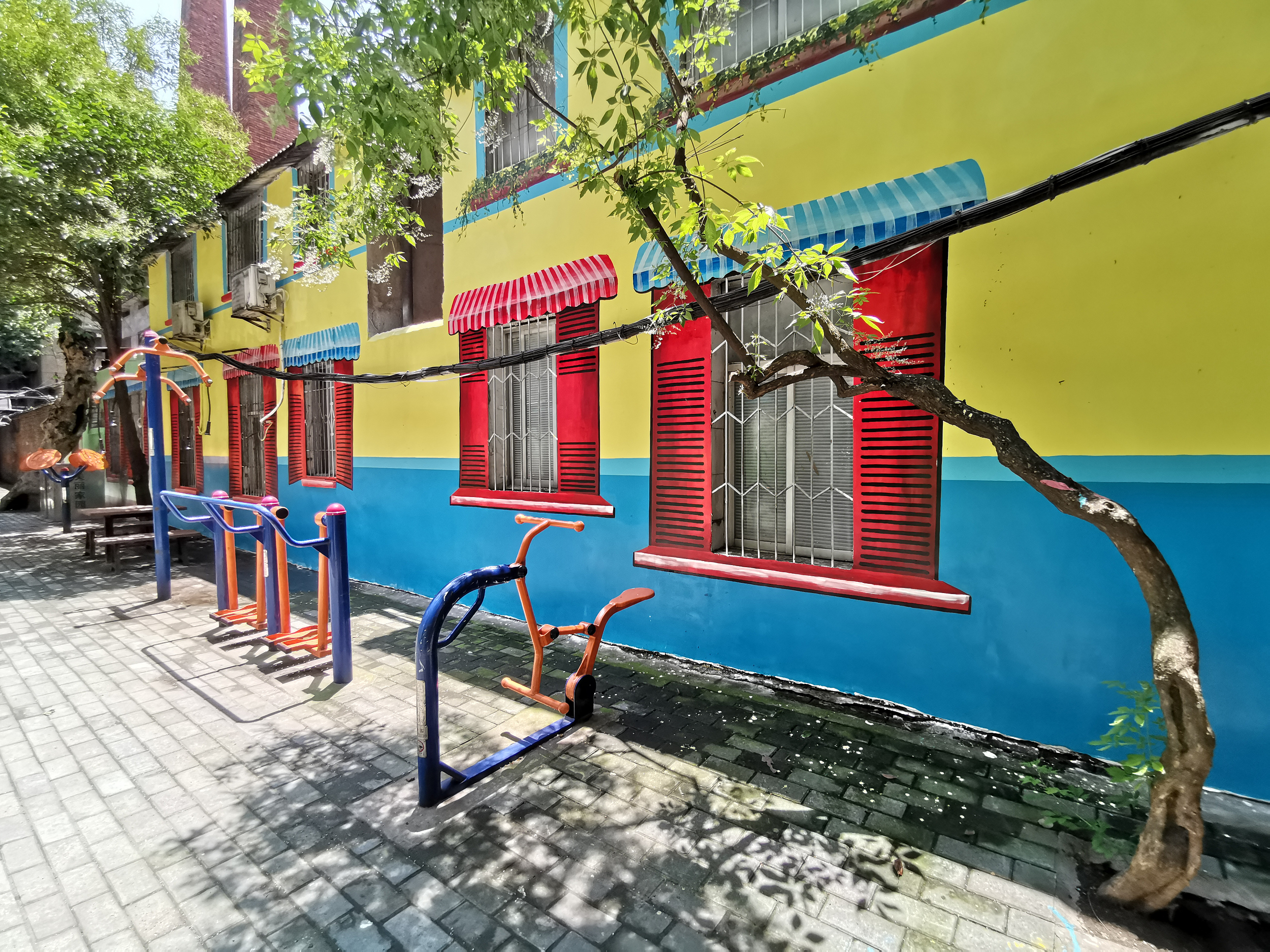 3d画跃上小区围墙微改造让武汉一老社区变身网红景点