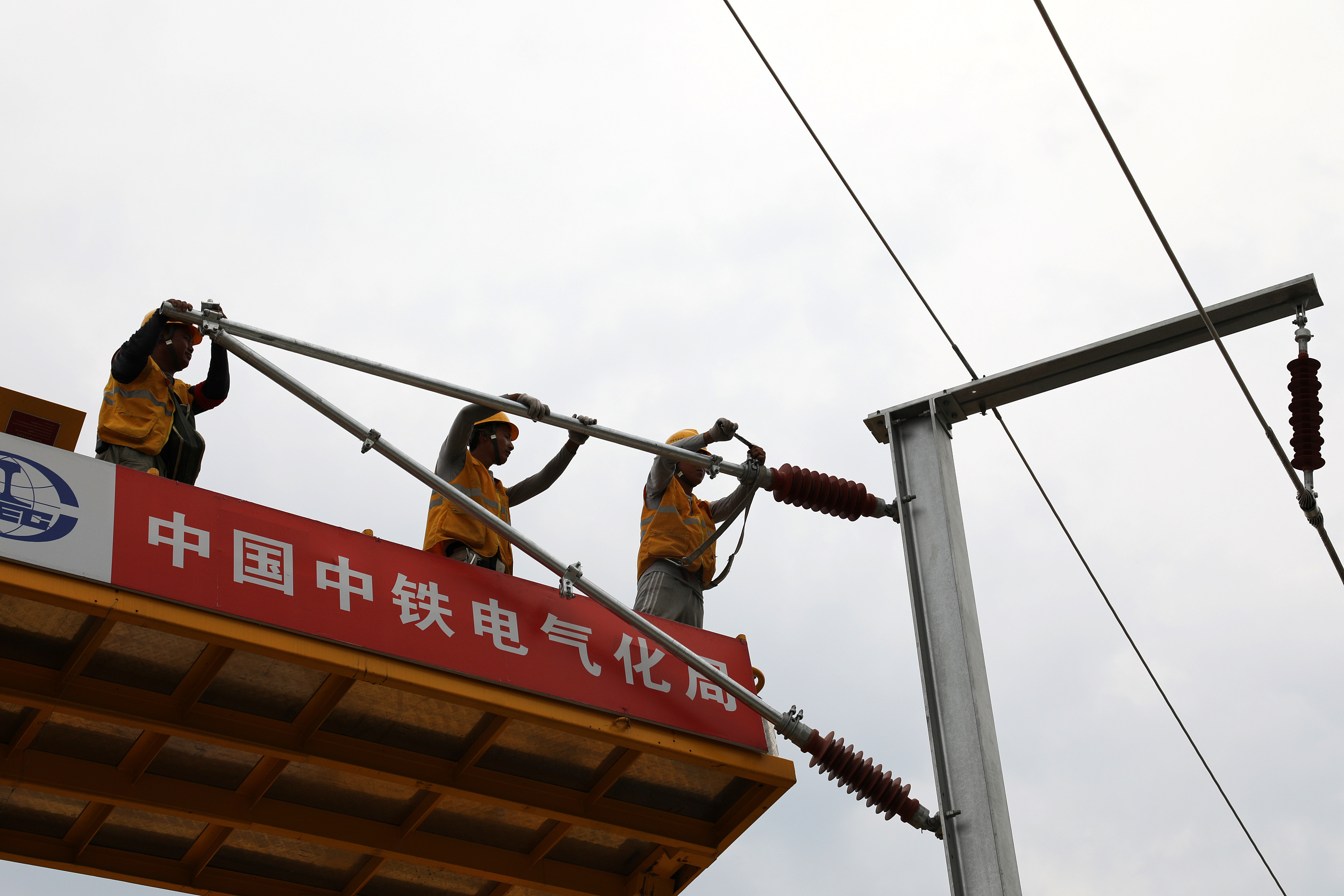 河北张家口简统化接触网悬挂系统首次应用京张高铁