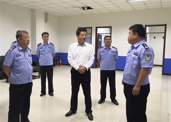 张向东常务副局长深入基层派出所调研