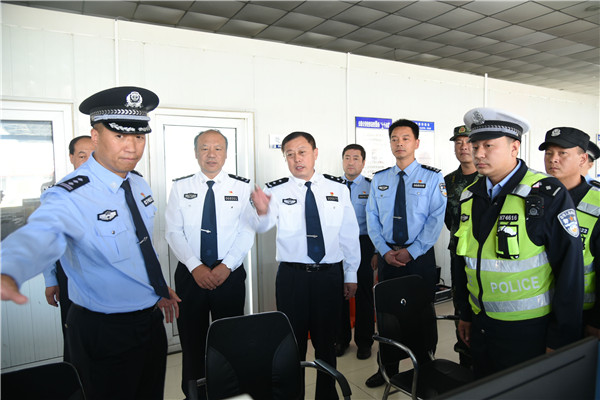 省厅警保部主任张惠龙副市长姚爱国一行到怀来公安检